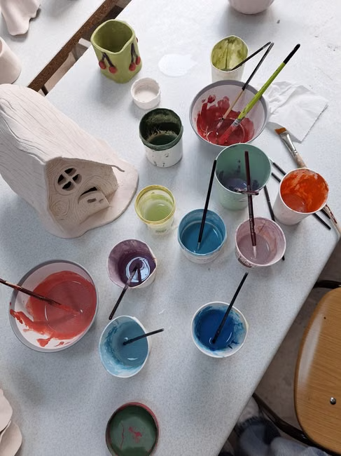 Aponi invite les jeunes à découvrir l'art et la création à Santa Lucia di Tallà
